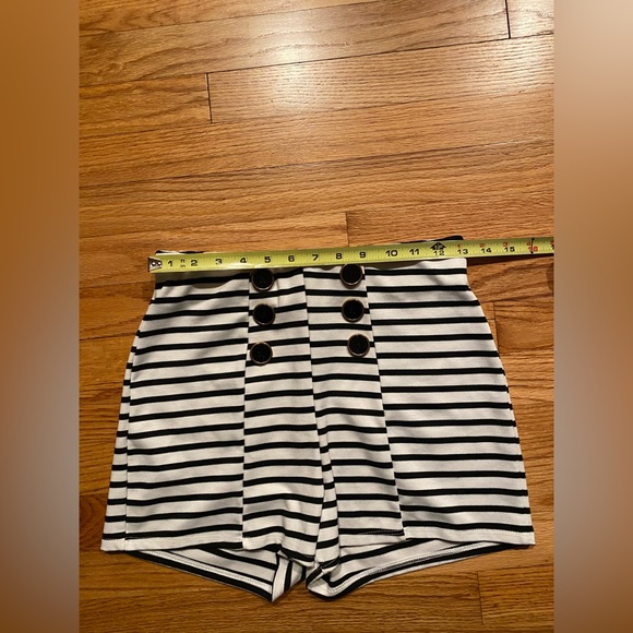 Vita Luna French Striped Flat Front Boating Shorts Black White Buttons M - Picture 5 of 13
